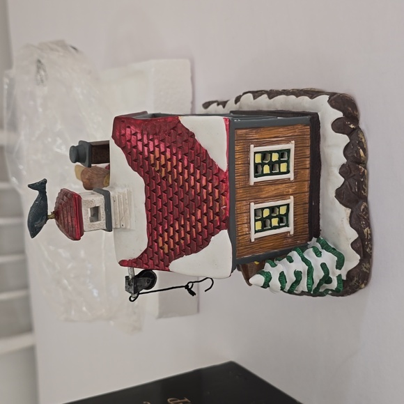 1999 Victorian Village Collectibles  Old Towne Boat Shop Hand Painted Porcelain - Picture 6 of 15